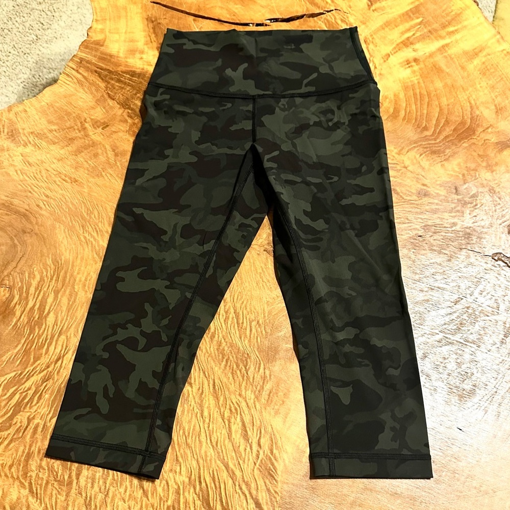 Lululemon Camo Cropped Leggings